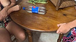 Sexig blond brorsdotter med stor rumpa får anal i köket med lyckosam farbror!