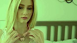 小さいブロンドティーン18歳以上の義姉妹アリシア・ウィリアムズがホットなスラットとして屈服