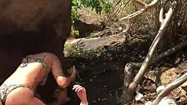 Gyönyörű barna kurva keményen baszva a strandon! Wow!