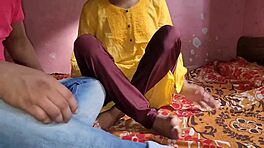 Kavita Bhabhi को लवर द्वारा रैंच पर पेशाब करते समय फक किया गया