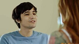 Tenhle chlap úplně splňuje divokou sexuální fantazii nevlastní mámy v pářící seanci.