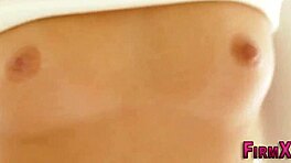 المراهقة الجميلة 18+ تحصل على وجه فوضوي بعد ركوب جامح