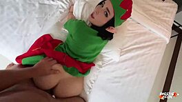 Karácsonyi Tündér Lepi Meg Gőzös Szopással és Nedves Punci Ondóval