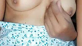 Vruća indijska Desi Alinablonde dobija žestoko u tesnom analu