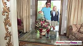 Hej, chceš sdílet nálož s horkou teen 18+ v divoké trojce ohnuté v doggystyle s mature cougar milf amatérkami?