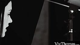 Секси фотограф и сладка асистентка стават палави след снимки, лижат путки и пръстят тесни дупки. Не могат да спрат да се пипат!