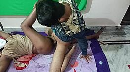 Индийская брюнетка разжигает тонкое желание в интимные моменты