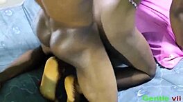 ג'נטל ויי נהנית מזין שחור חם הלילה