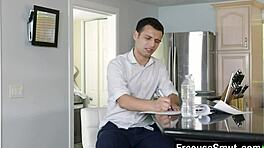 Sestry se vzdají a stanou se divokými fuck toys nevlastního bratra!