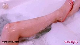 아름다운 브루넷이 뜨거운 목욕 후 일본 그룹 애널로 큰 엉덩이 격렬하게