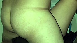 Üvey kız kardeşimin sıkı ıslak amını sert porno izlerken okşuyorum