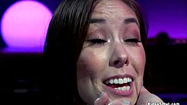 मैं डोमिनेंट मिल्फ लेसडॉम द्वारा जोर से एनल फक हुई