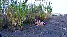 फ्रेंच सेक्सी 18+ युवती पॉलिन कूपर के साथ बीच पर गरम पब्लिक फक, उसकी टाइट बॉडी चमक रही है!