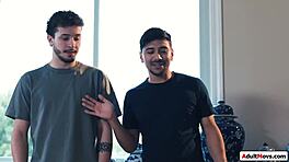 Čoveče, tvoja maćeha nema gaćice, vodi do vrele stare i mlade 18+ 18+ trojke.