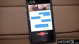 Prachtige meid livestreamt haar solospel voor fans 😍.