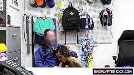 शॉपलीफ्टरएक्सएक्सएक्स डॉट कॉम - ऑफिसर जैक वेगास एलेक्सिया एंडर्स को स्टोलन बिकिनी पर क्वेश्चन करते हैं। उसका एक्सक्यूज क्या है?