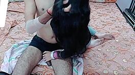 Punjabi Sardarni genießt intensiven Honeymoon Sex in 4K