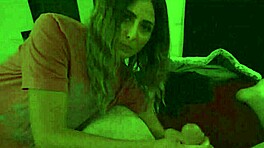 Hej, moja macocha Helena Price mi práve zmiernila nočné mory divokým handjobom.