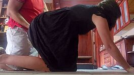 Follada rápida en perrito con hermanastra 18+ pequeña en piso de sala