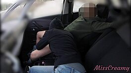 Insegnante teen, succhia il mio cazzo nel parcheggio pubblico