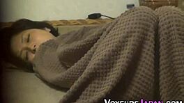 我在看那个骚亚洲妹子在淋浴自慰