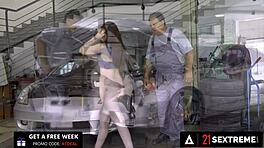 21 सेक्सट्रेम: क्यूट टीन 18+ मिया इवांस फैंटासाइजेस अबाउट पंपिंग हर मेकेनिक्स ओल्ड रॉड इन वाइल्ड ड्रीम