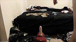 Nastolatka shemale kocha bawić się swoimi ulubionymi zabawkami codziennie. Pragnie nowych wrażeń