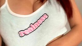 JOI, kom njut av min saftiga rosa fitta som en läcker godbit