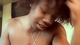 새언니가 11인치 큰 블랙 자지 쉽게 다뤄