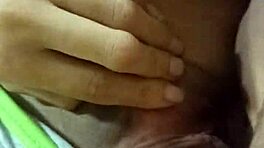 La becco mentre riposa e me la scopo duro!