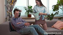 Cortney Weiss가 파트너에게 풋잡 주는