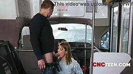 Lanet Olsun, Kızıl Saçlı Vahşi Otobüs Üçlüsünde Sertçe Kullanılmış