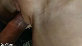 Foda rápida gozando nas calcinhas, puxa antes da aula