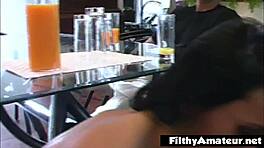 惊艳年轻18+棕发妞狂野群交操两鸡巴