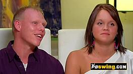 Sexy Brunett Rider Ville Kukker På Denne Gale Swinger Orgyen, Faen! Kan Ikke Tro På Actionen Her.