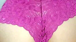 Jeżdżę na ogromnym czarnym kutasie aż do eksplozji w zwiastunie