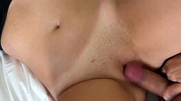 Macucha i pasierb szaleją dzieląc łóżko w hotelu