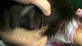 נערה סקסית 18+ מתגרה במדים צמודים בלי להוריד בגדים