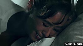 Lesbická učitelka Christy Love svádí studentku Codey Steele na divoký, hluboký sex.