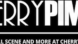 Carina xxlayna marie si stuzzica con vibratore sulla fighetta rasata 18+