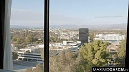 블론드 베이브 아드리아 레이, 막시모 가르시아 자지에 보지 박히며 큰 자지 빨고 발가락 자위하다