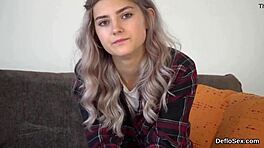 איך נערה 18+ חושנית מגיעה לאורגזמה אינטנסיבית כזו?