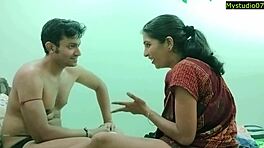 बैचलर लड़का घर पर क्यूट इंडियन मेड को सेक्स के लिए चोदता है