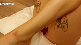 Red Venus gör smutsig dans solo på xCzech com
