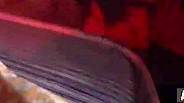 हेय, कभी ऐसी पेटाइट एबनी स्क्वर्ट सोलो देखी?