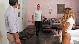 Хлое Капри, завареницата, се чука точно пред заварения си баща Джон Руж