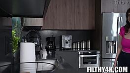 忙碌后妈Melody Mynx终于给了Chris Lockwood渴望的关注。真转折！