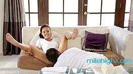 Liten ung 18+ tjej längtar efter hårdsex med äldre man