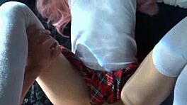 Saya Berpakaian Seperti Sekolah 18+ dan Buka Kaki untuk Hadiah Ulang Tahun