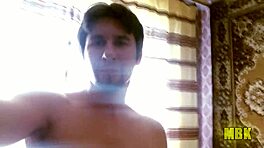 ugh, singur acasă, mă masturbez la pula mare din nou...